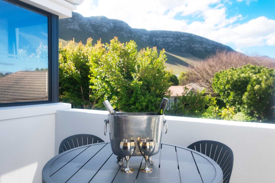 6 Bedroom Property for Sale in Hermanus Heights Western Cape